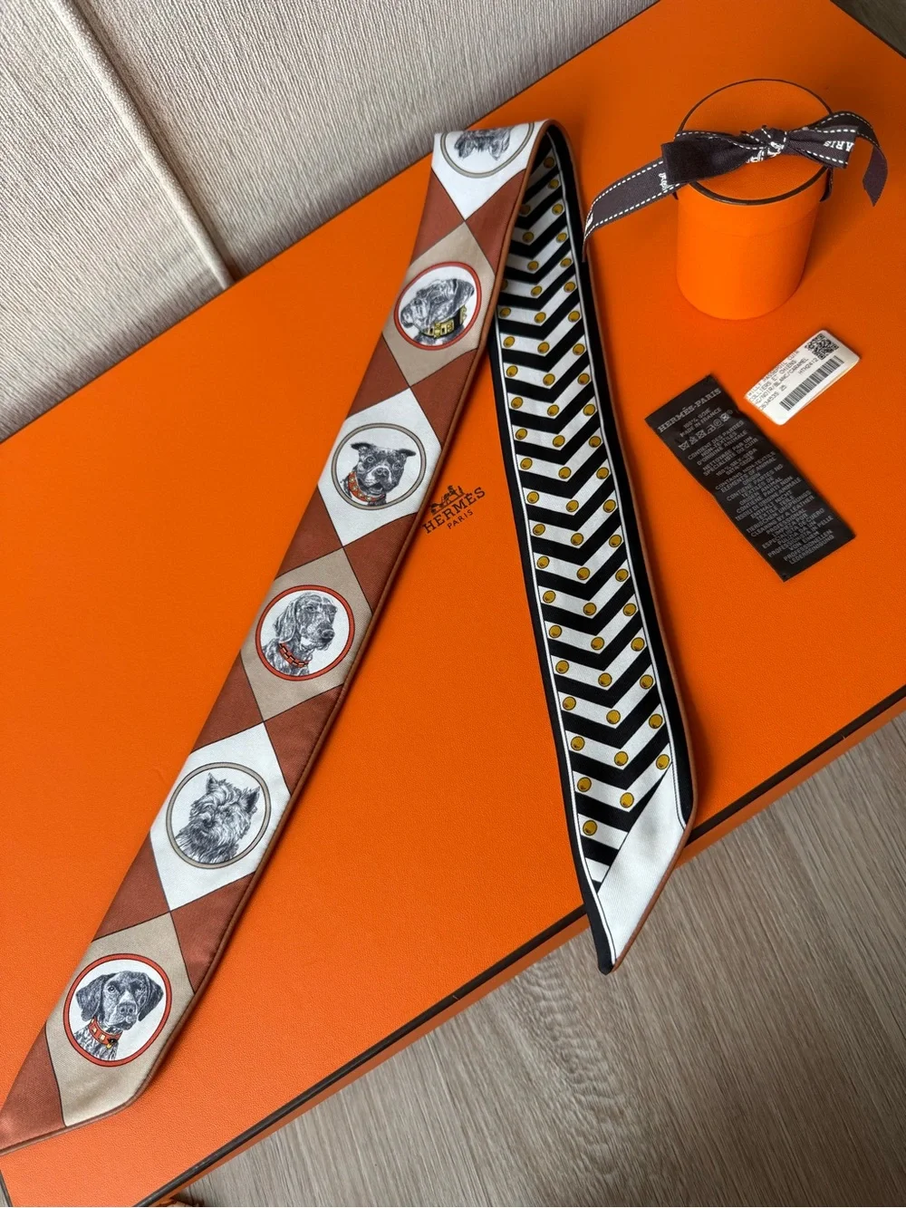 Hermès Colliers et Chiens Forever Twilly Scarf - Noir/Blanc/Caramel
